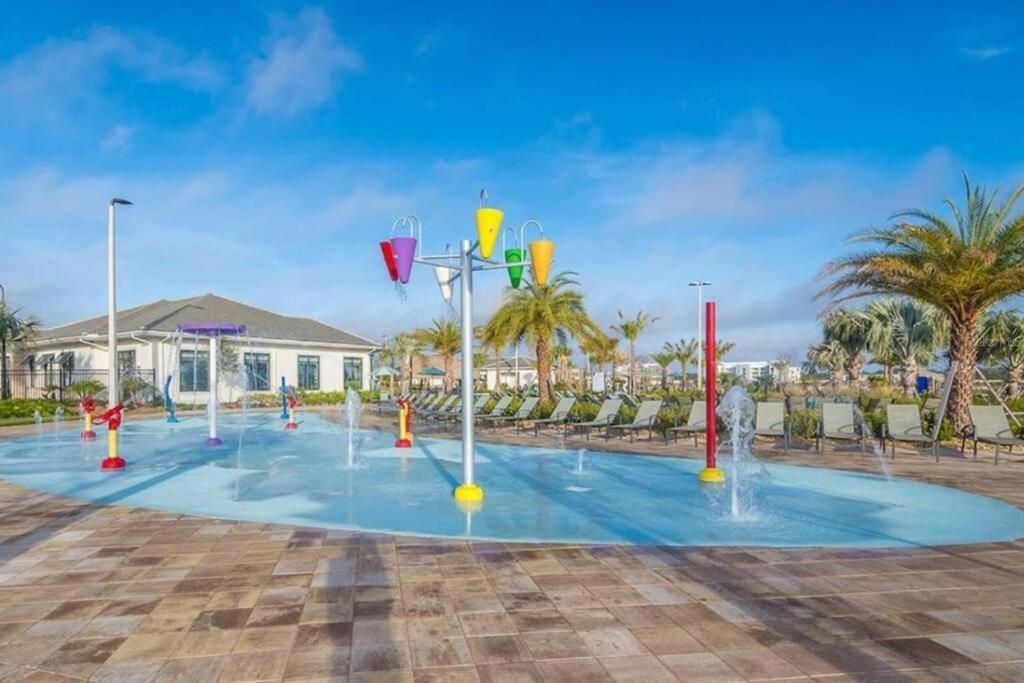 For Sale: $700,000 (5 beds, 5 baths, 2996 Square Feet)