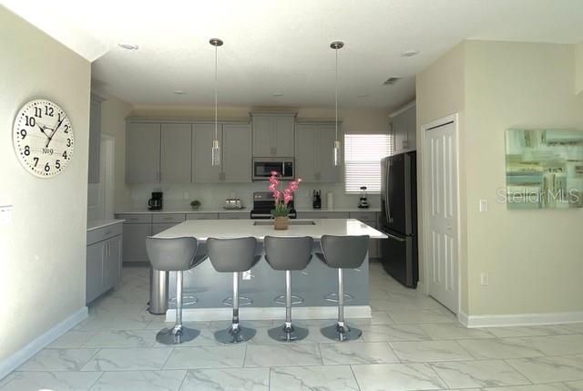 For Sale: $700,000 (5 beds, 5 baths, 2996 Square Feet)