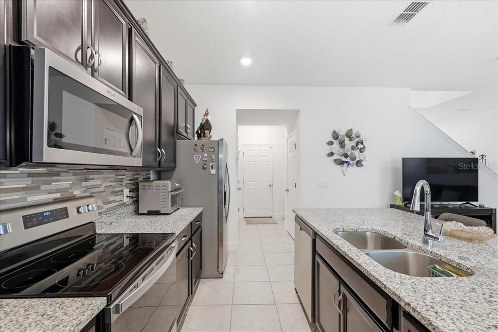 For Sale: $425,000 (3 beds, 2 baths, 1755 Square Feet)