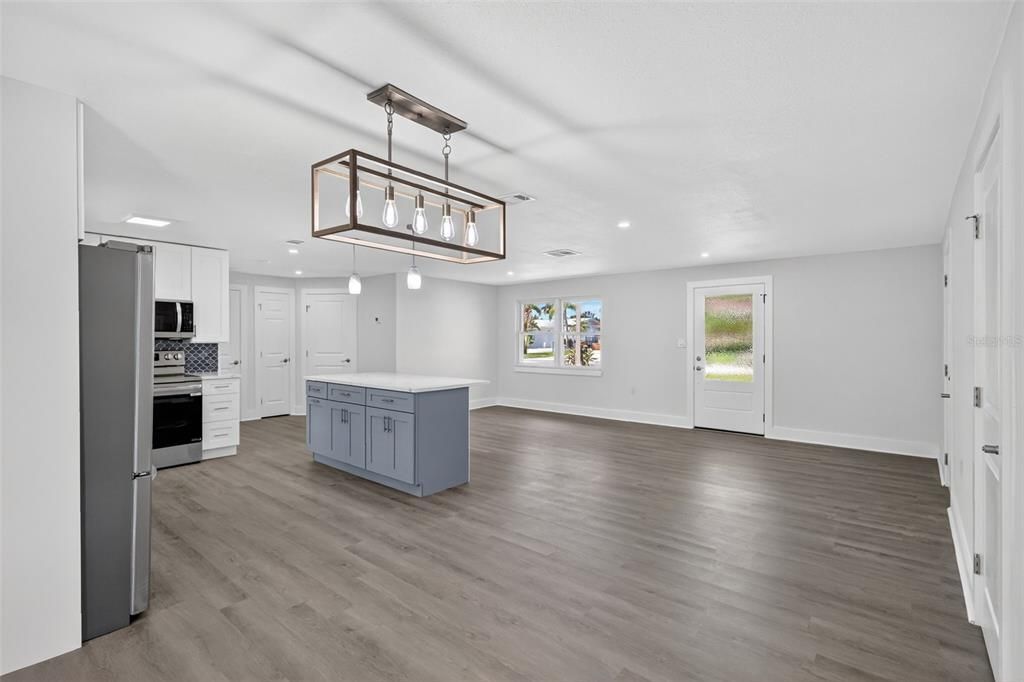 For Sale: $499,000 (3 beds, 2 baths, 1399 Square Feet)