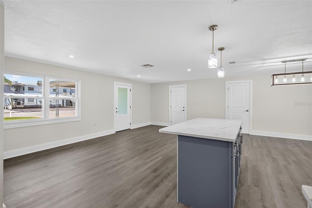 For Sale: $499,000 (3 beds, 2 baths, 1399 Square Feet)