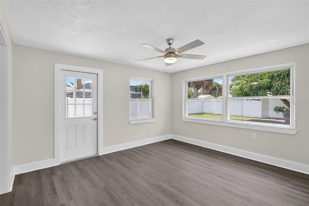 For Sale: $499,000 (3 beds, 2 baths, 1399 Square Feet)