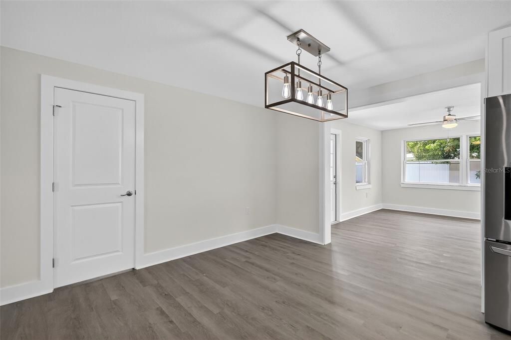For Sale: $499,000 (3 beds, 2 baths, 1399 Square Feet)