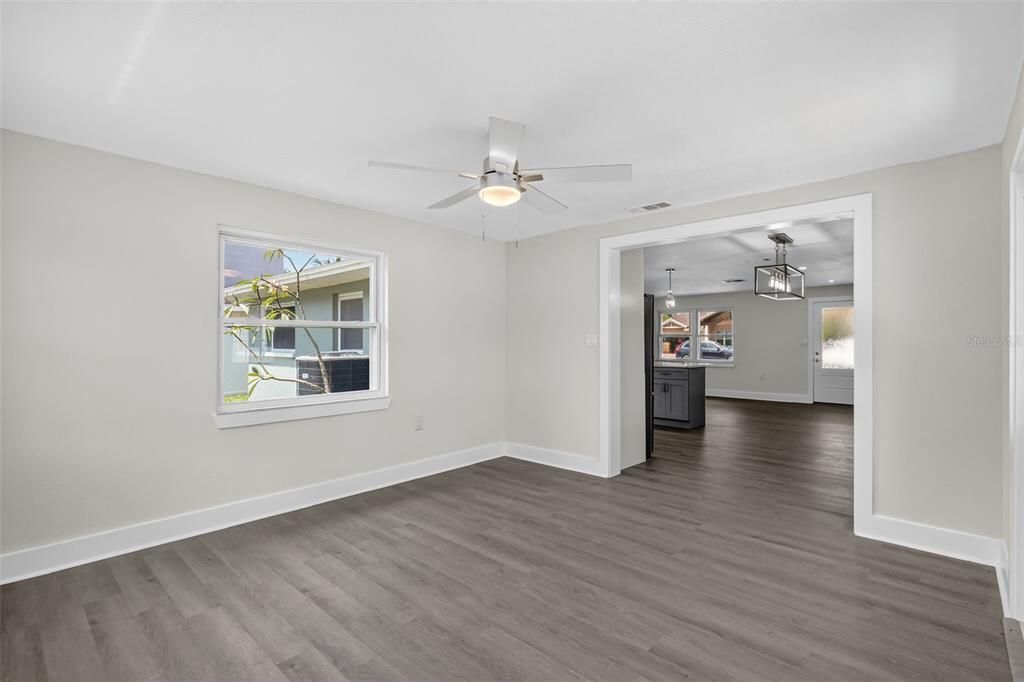 For Sale: $499,000 (3 beds, 2 baths, 1399 Square Feet)