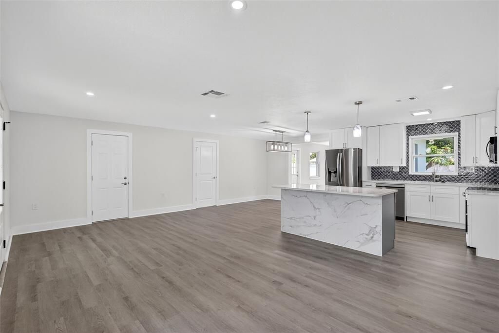 For Sale: $499,000 (3 beds, 2 baths, 1399 Square Feet)