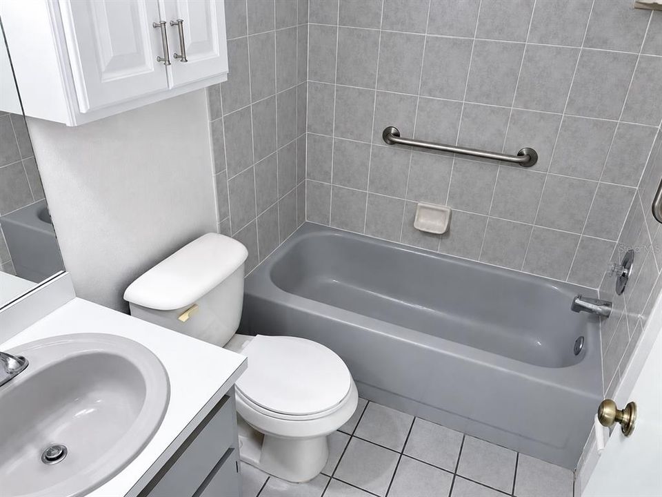 For Sale: $199,900 (2 beds, 2 baths, 994 Square Feet)