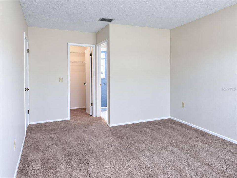 For Sale: $199,900 (2 beds, 2 baths, 994 Square Feet)