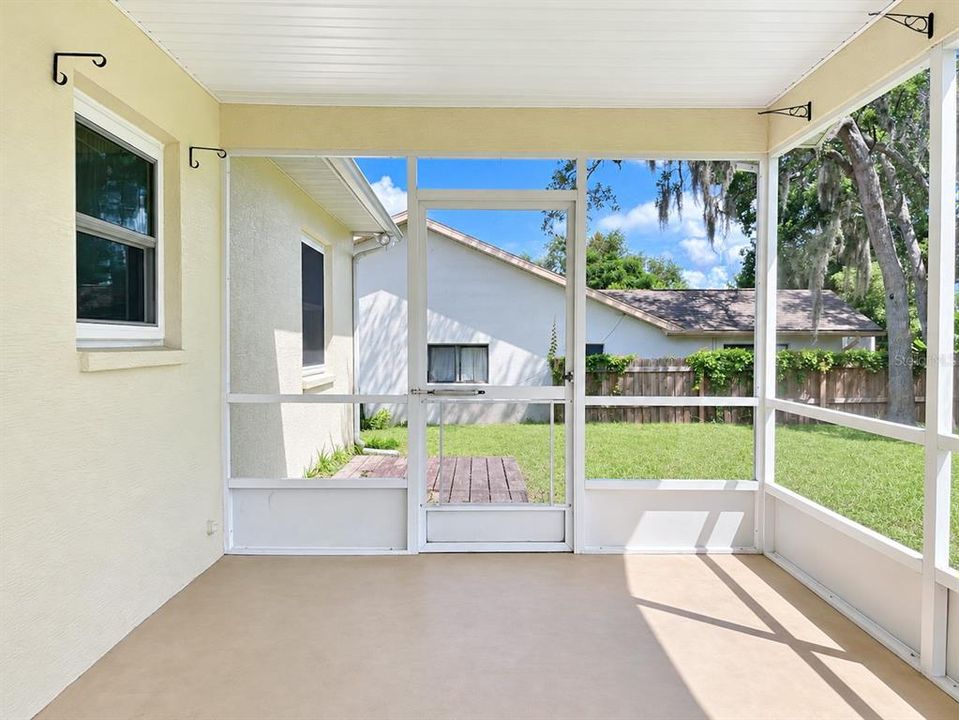 For Sale: $199,900 (2 beds, 2 baths, 994 Square Feet)