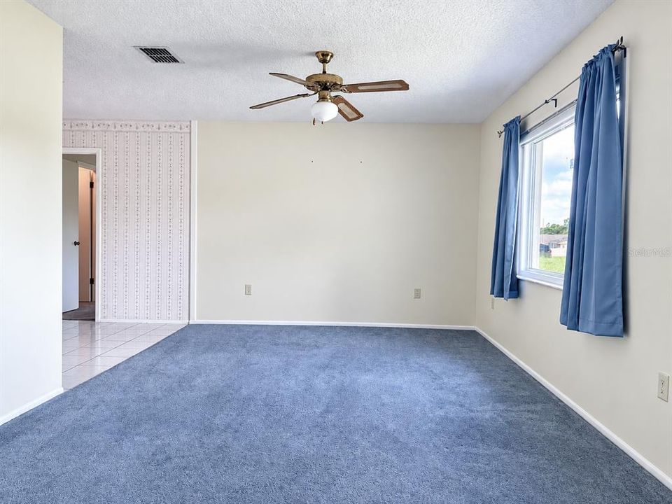 For Sale: $199,900 (2 beds, 2 baths, 994 Square Feet)