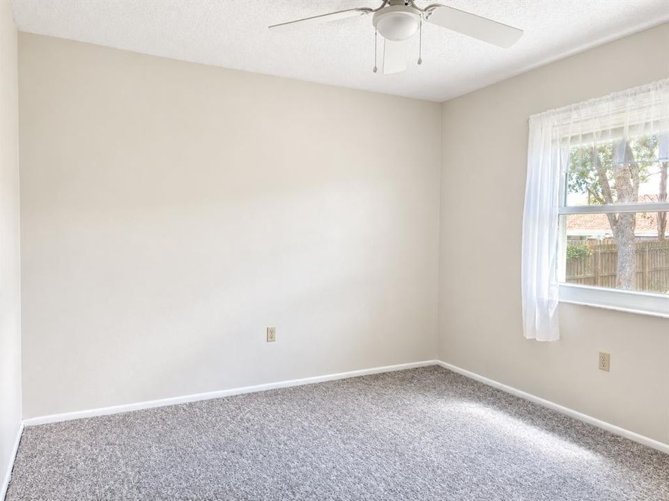 For Sale: $199,900 (2 beds, 2 baths, 994 Square Feet)