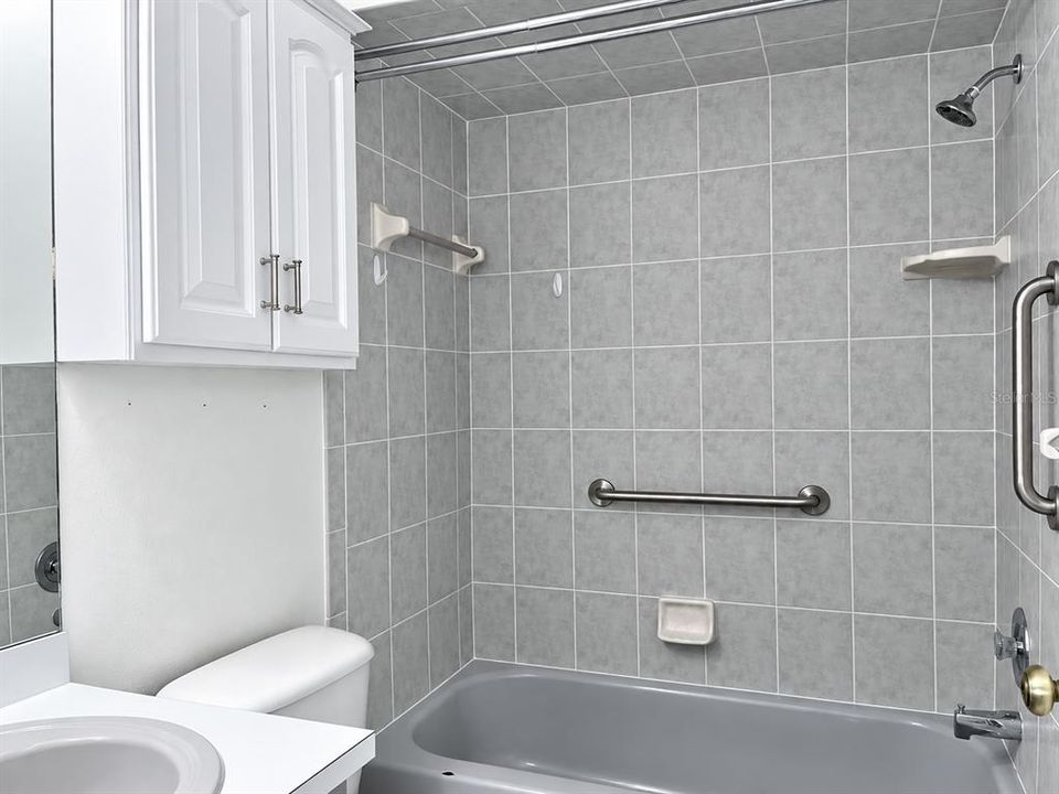 For Sale: $199,900 (2 beds, 2 baths, 994 Square Feet)