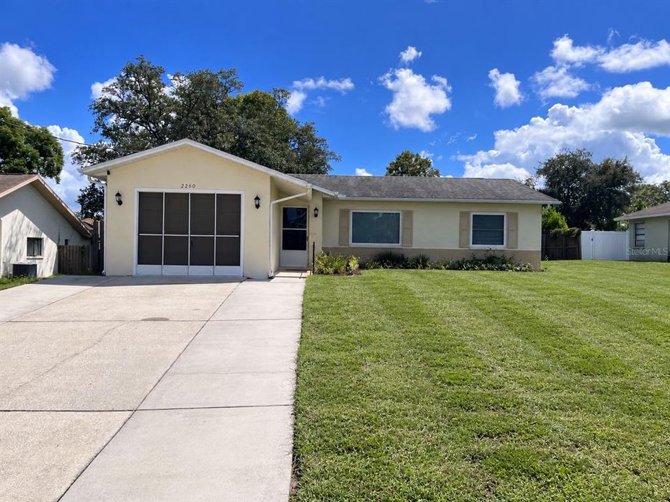 For Sale: $199,900 (2 beds, 2 baths, 994 Square Feet)
