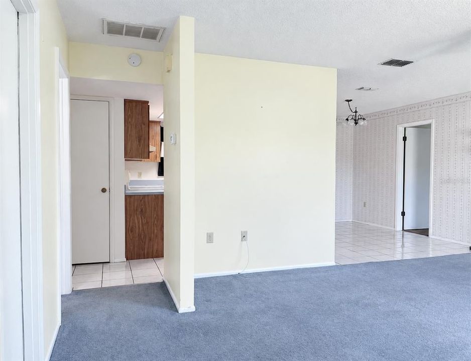 For Sale: $199,900 (2 beds, 2 baths, 994 Square Feet)
