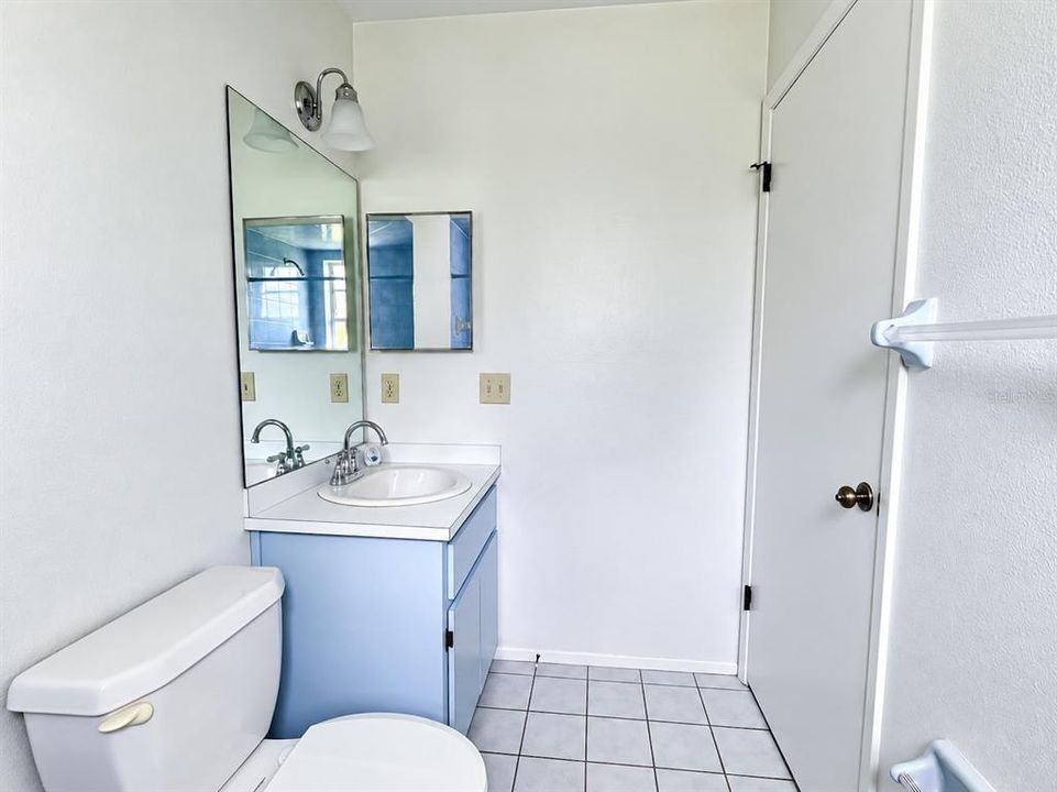 For Sale: $199,900 (2 beds, 2 baths, 994 Square Feet)