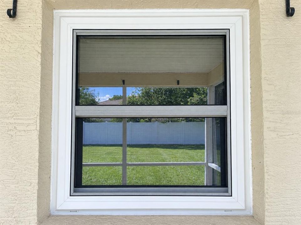 For Sale: $199,900 (2 beds, 2 baths, 994 Square Feet)