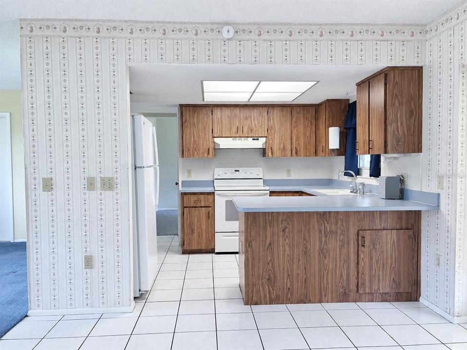 For Sale: $199,900 (2 beds, 2 baths, 994 Square Feet)