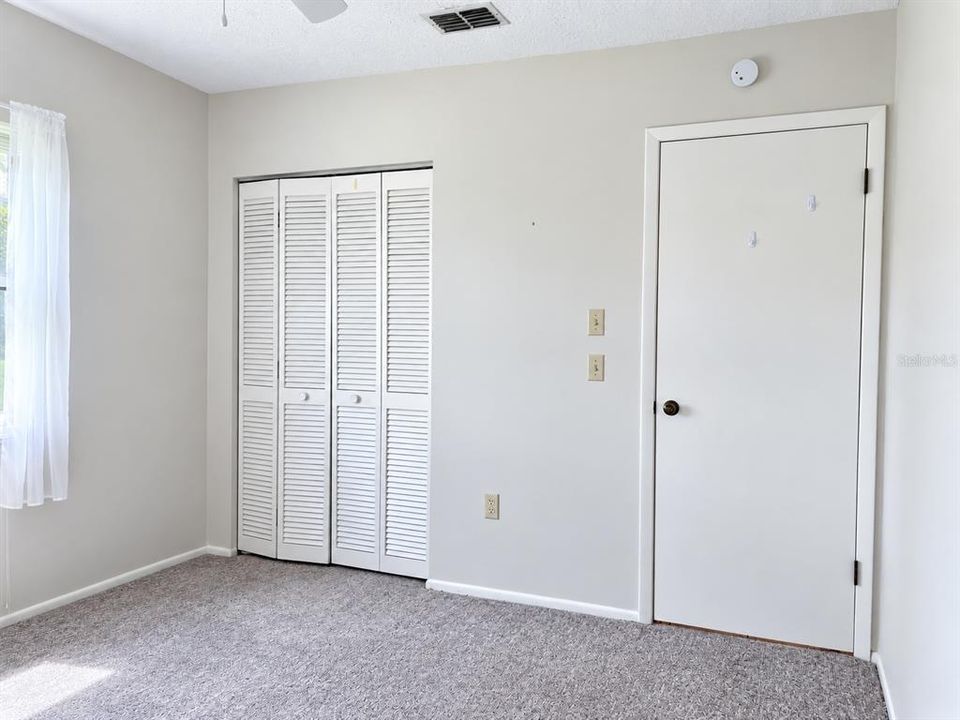 For Sale: $199,900 (2 beds, 2 baths, 994 Square Feet)