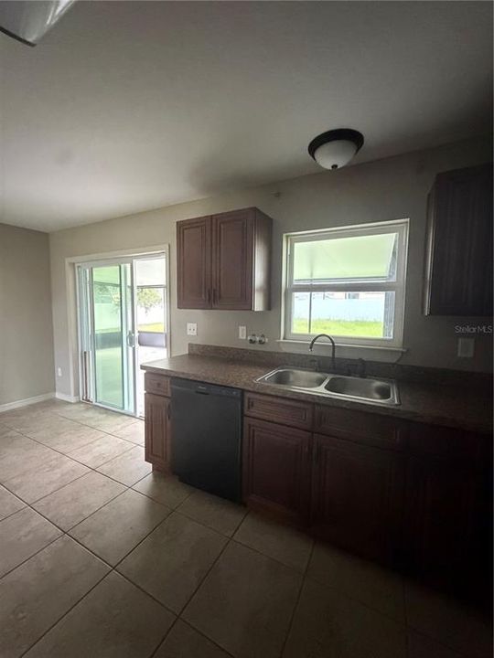 For Rent: $1,800 (3 beds, 2 baths, 1332 Square Feet)