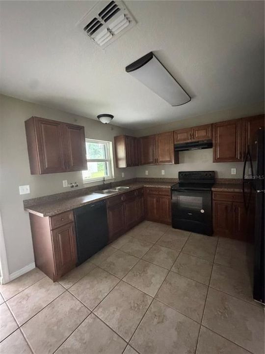 For Rent: $1,800 (3 beds, 2 baths, 1332 Square Feet)