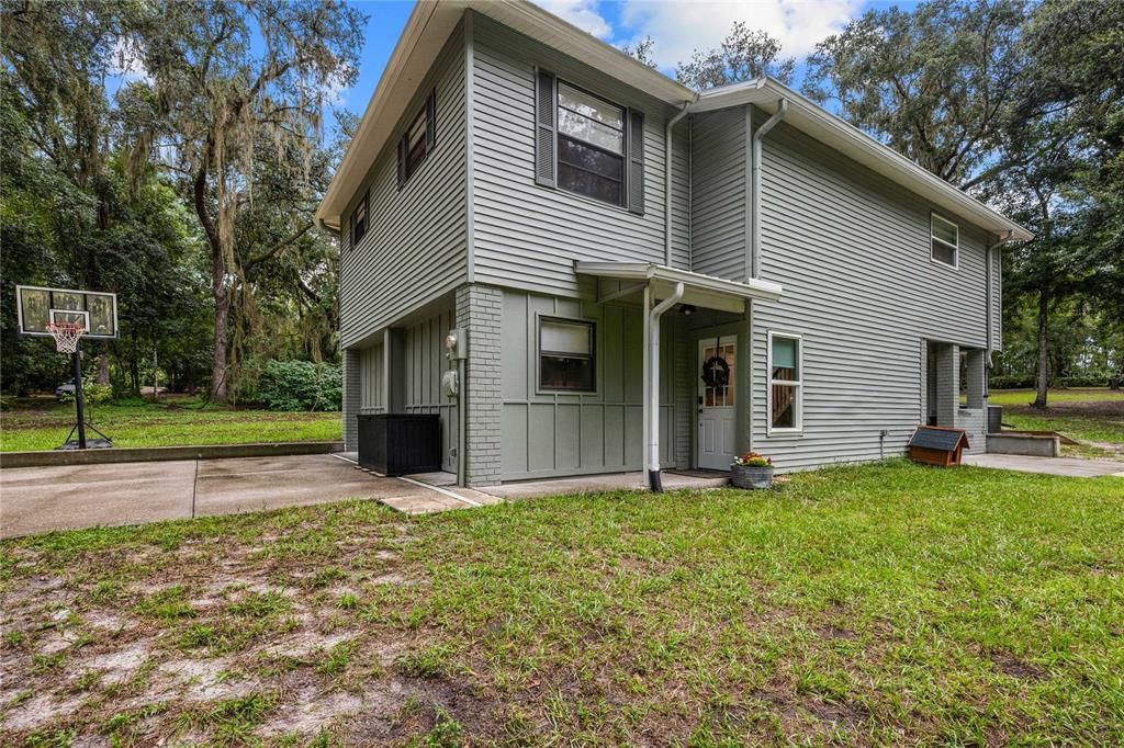 For Sale: $729,000 (5 beds, 3 baths, 2264 Square Feet)