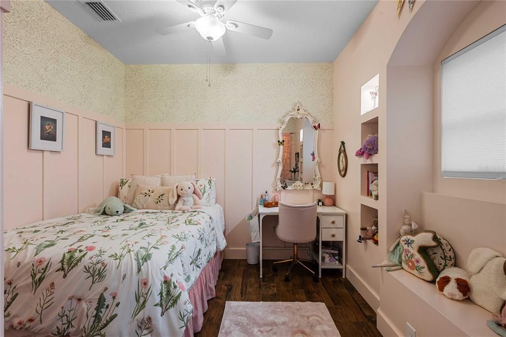For Sale: $729,000 (5 beds, 3 baths, 2264 Square Feet)