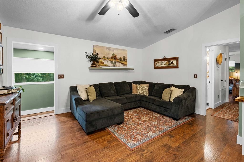 For Sale: $729,000 (5 beds, 3 baths, 2264 Square Feet)