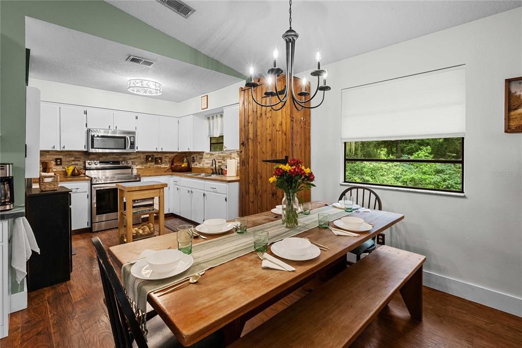 For Sale: $729,000 (5 beds, 3 baths, 2264 Square Feet)