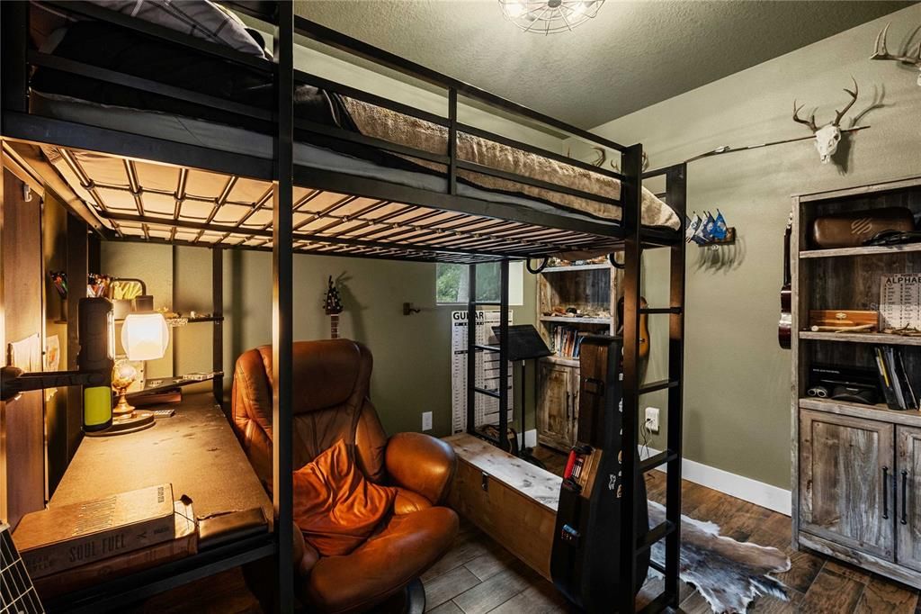 For Sale: $729,000 (5 beds, 3 baths, 2264 Square Feet)
