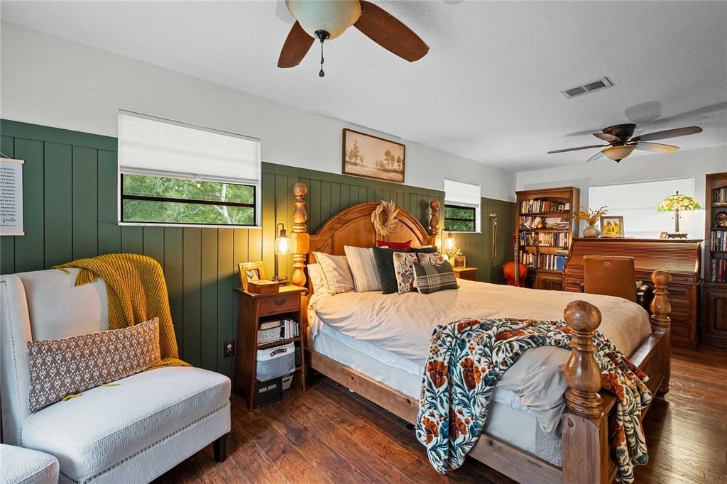 For Sale: $729,000 (5 beds, 3 baths, 2264 Square Feet)