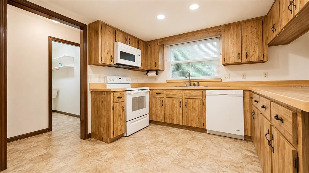 На продажу: $374,900 (3 спален, 2 ванн, 1626 Квадратных фут)