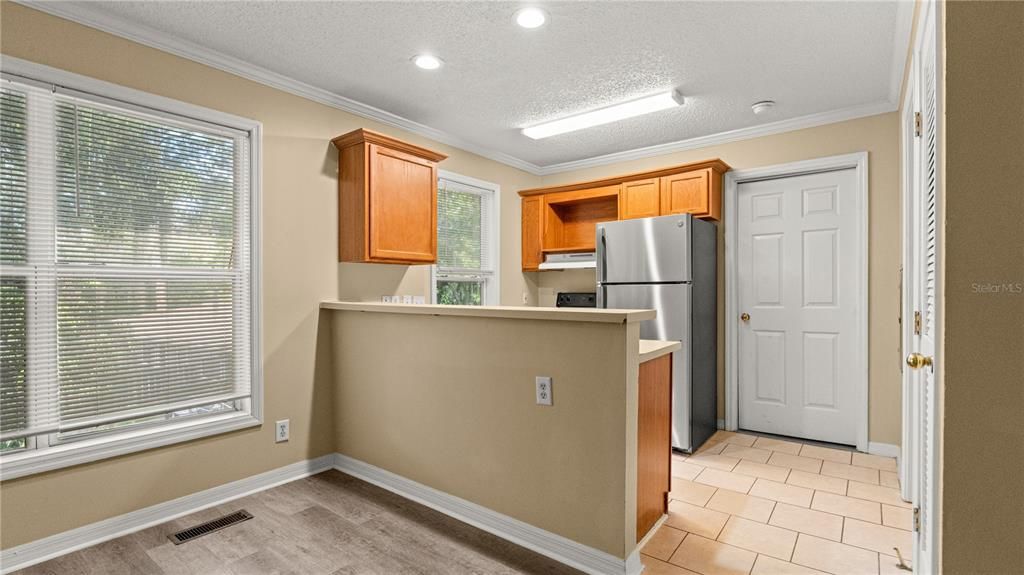 For Sale: $136,999 (2 beds, 2 baths, 800 Square Feet)