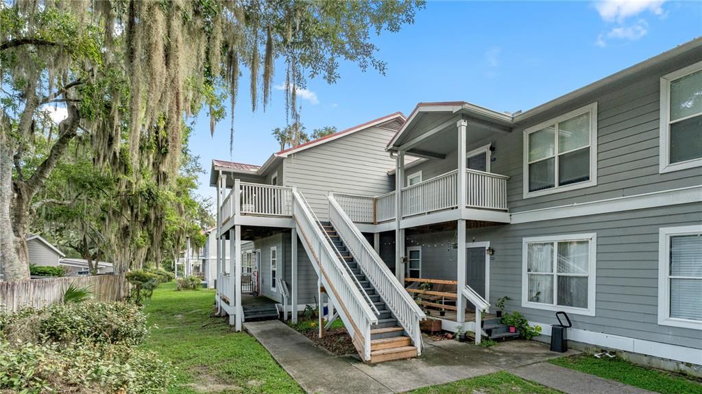 For Sale: $136,999 (2 beds, 2 baths, 800 Square Feet)
