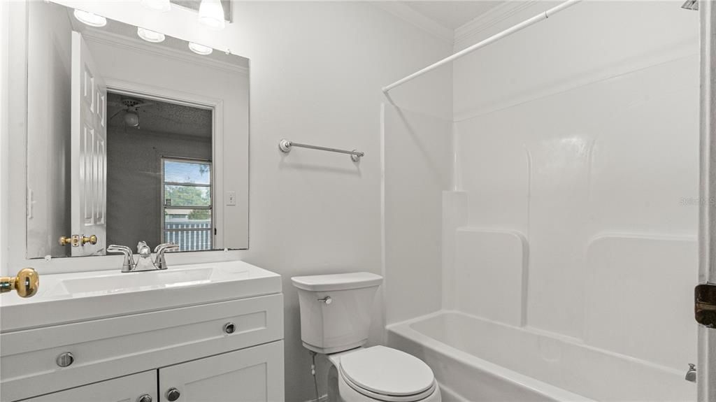 For Sale: $136,999 (2 beds, 2 baths, 800 Square Feet)