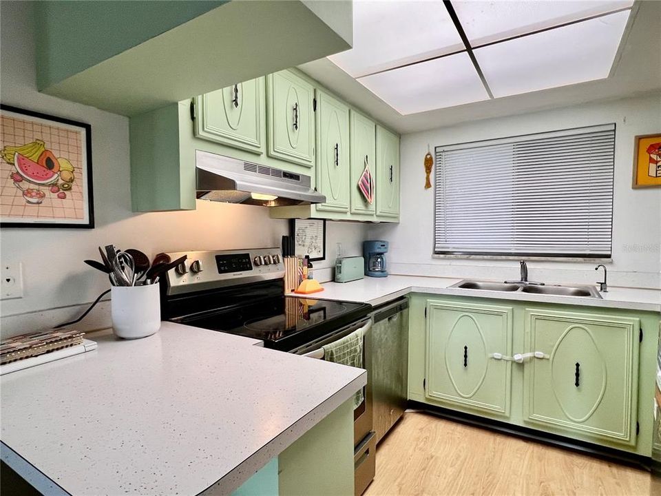 В аренду: $2,350 (2 спален, 2 ванн, 850 Квадратных фут)
