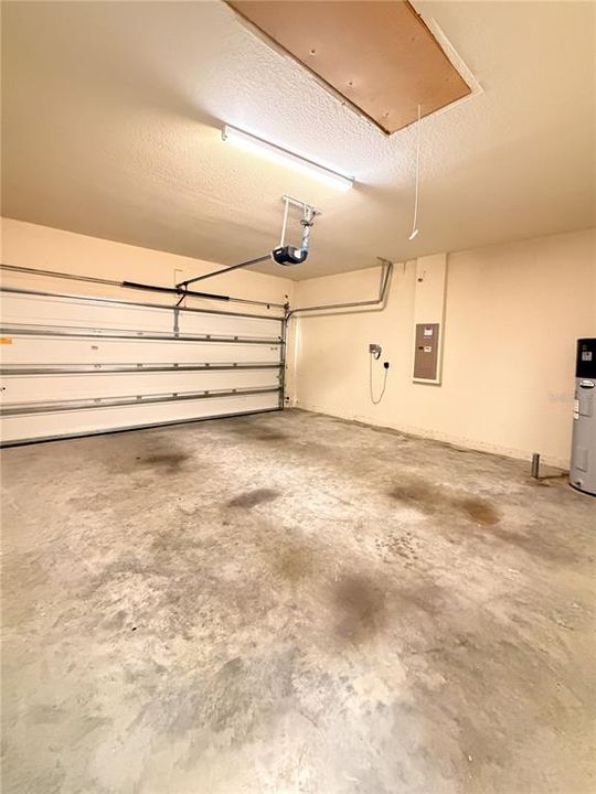 For Sale: $390,000 (3 beds, 2 baths, 2046 Square Feet)