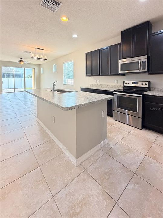 For Sale: $390,000 (3 beds, 2 baths, 2046 Square Feet)