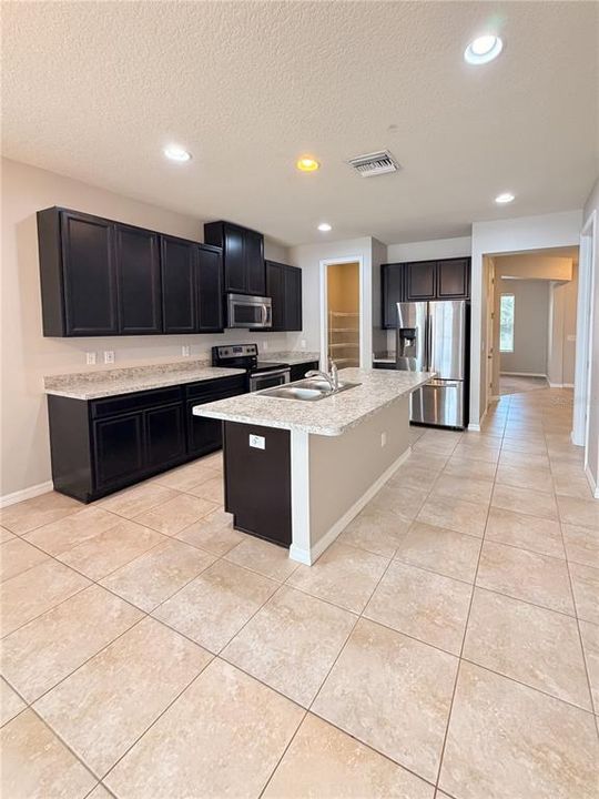 For Sale: $390,000 (3 beds, 2 baths, 2046 Square Feet)