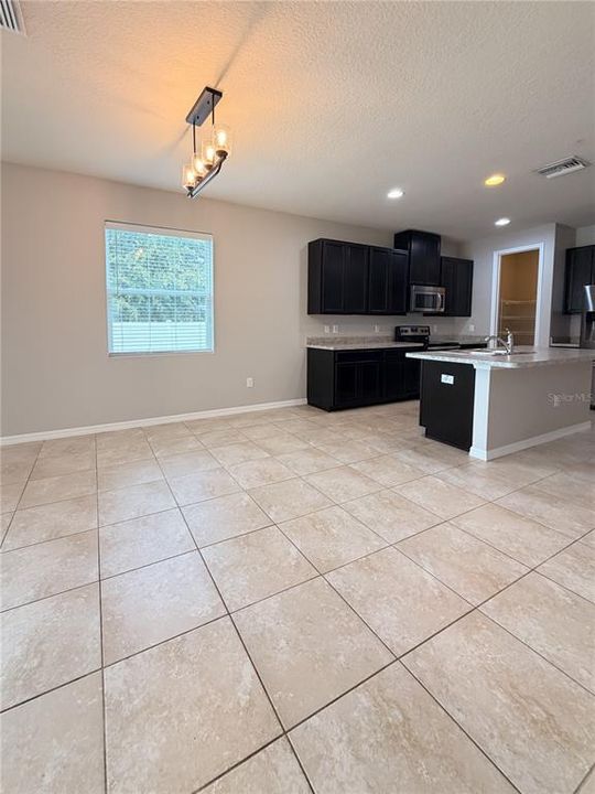 For Sale: $390,000 (3 beds, 2 baths, 2046 Square Feet)