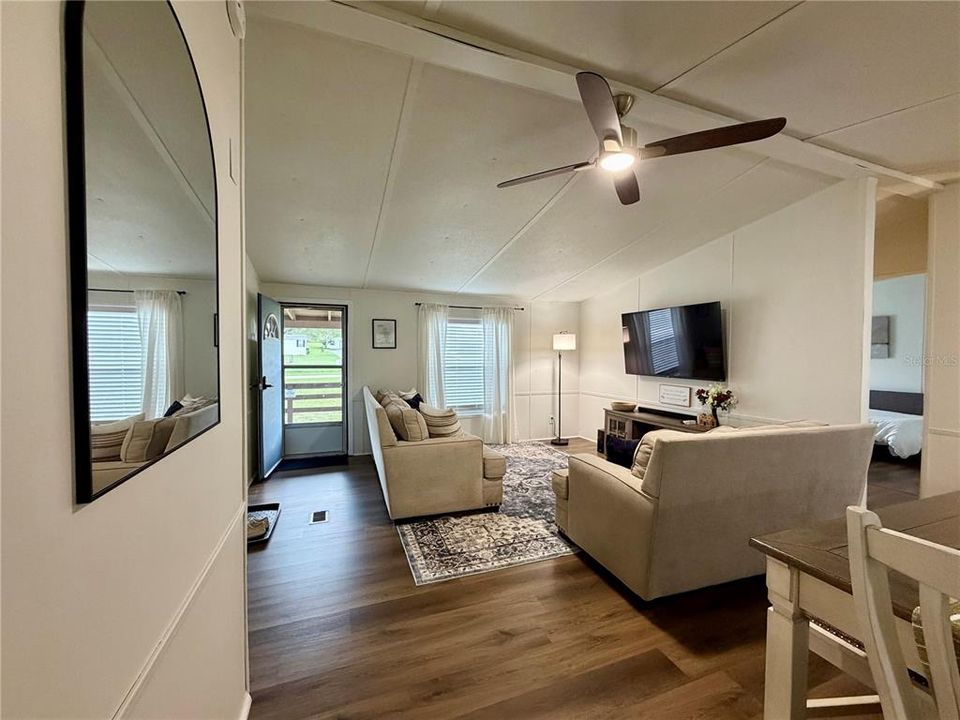 For Sale: $275,000 (3 beds, 2 baths, 960 Square Feet)