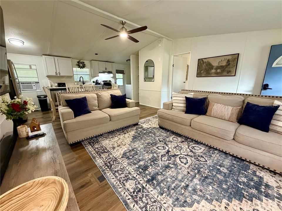 For Sale: $275,000 (3 beds, 2 baths, 960 Square Feet)