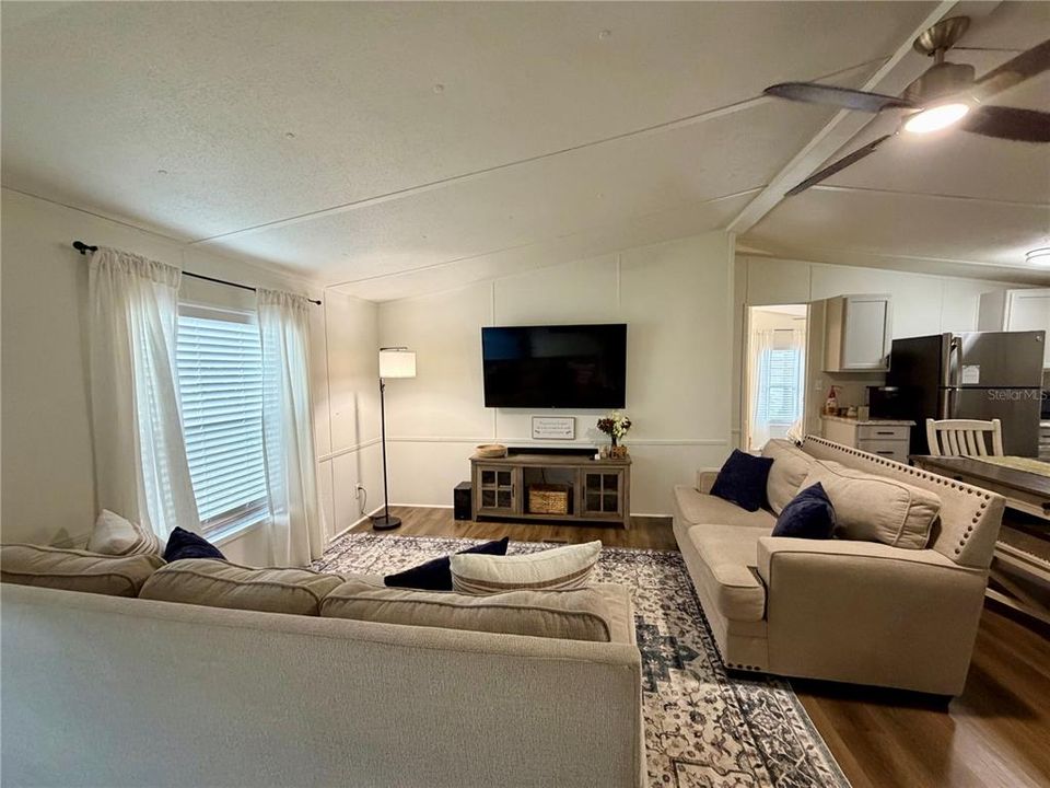 For Sale: $275,000 (3 beds, 2 baths, 960 Square Feet)
