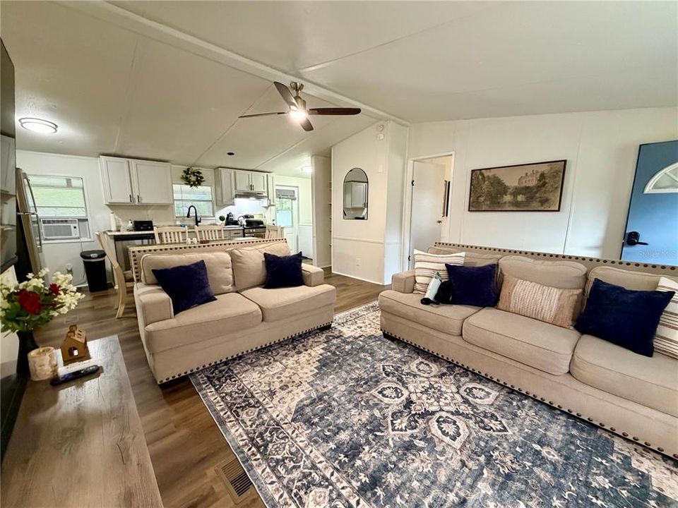 For Sale: $275,000 (3 beds, 2 baths, 960 Square Feet)