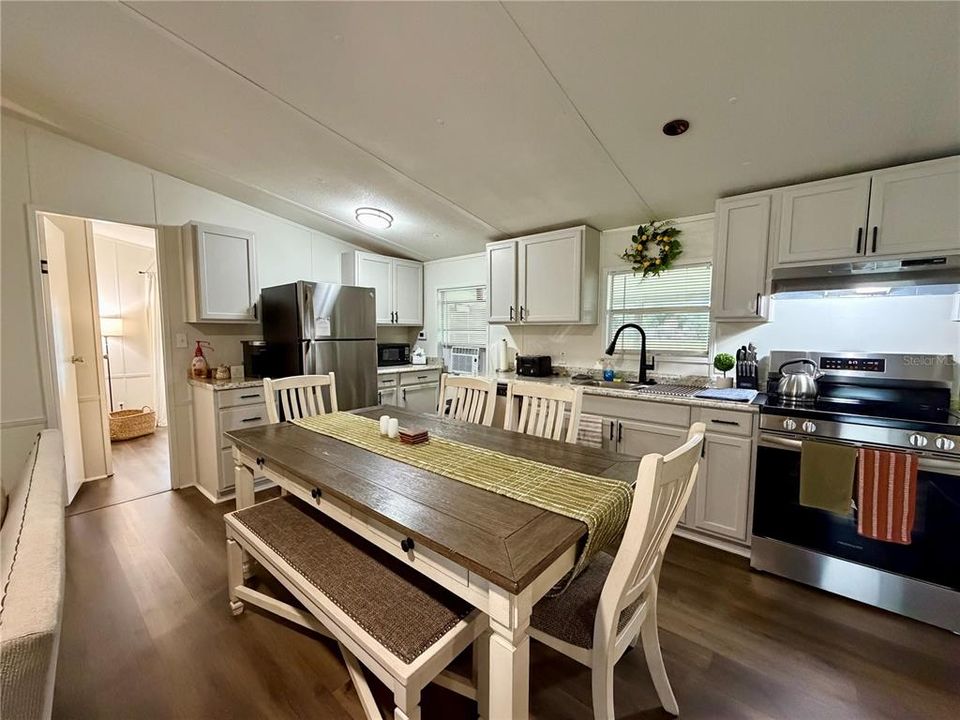 For Sale: $275,000 (3 beds, 2 baths, 960 Square Feet)