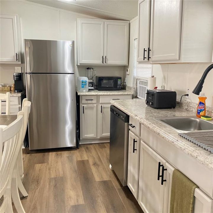 For Sale: $275,000 (3 beds, 2 baths, 960 Square Feet)