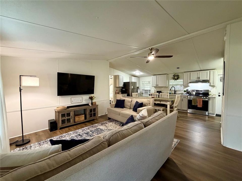 For Sale: $275,000 (3 beds, 2 baths, 960 Square Feet)