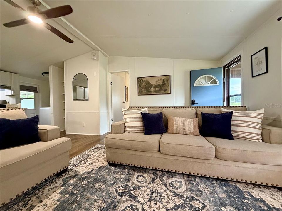 For Sale: $275,000 (3 beds, 2 baths, 960 Square Feet)