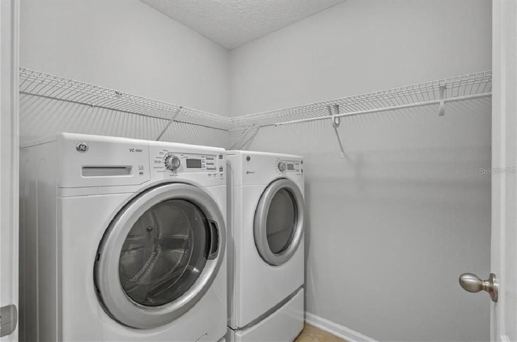En Renta: $2,400 (4 camas, 2 baños, 1801 Pies cuadrados)