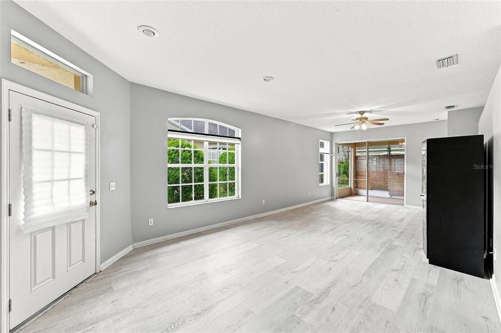 For Sale: $295,000 (2 beds, 2 baths, 1552 Square Feet)
