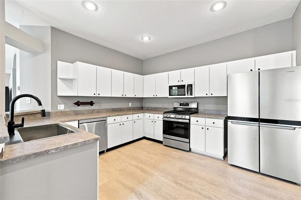 For Sale: $295,000 (2 beds, 2 baths, 1552 Square Feet)