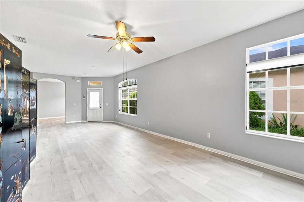 For Sale: $295,000 (2 beds, 2 baths, 1552 Square Feet)